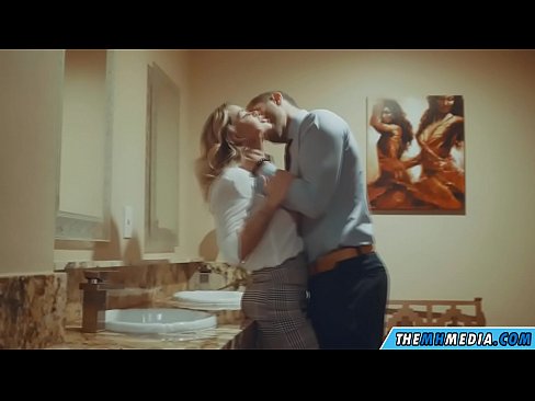 ❤️ Apabila awek berambut perang menggoda anda di tandas awam ❤❌ Video dubur pada kami ❌️❤